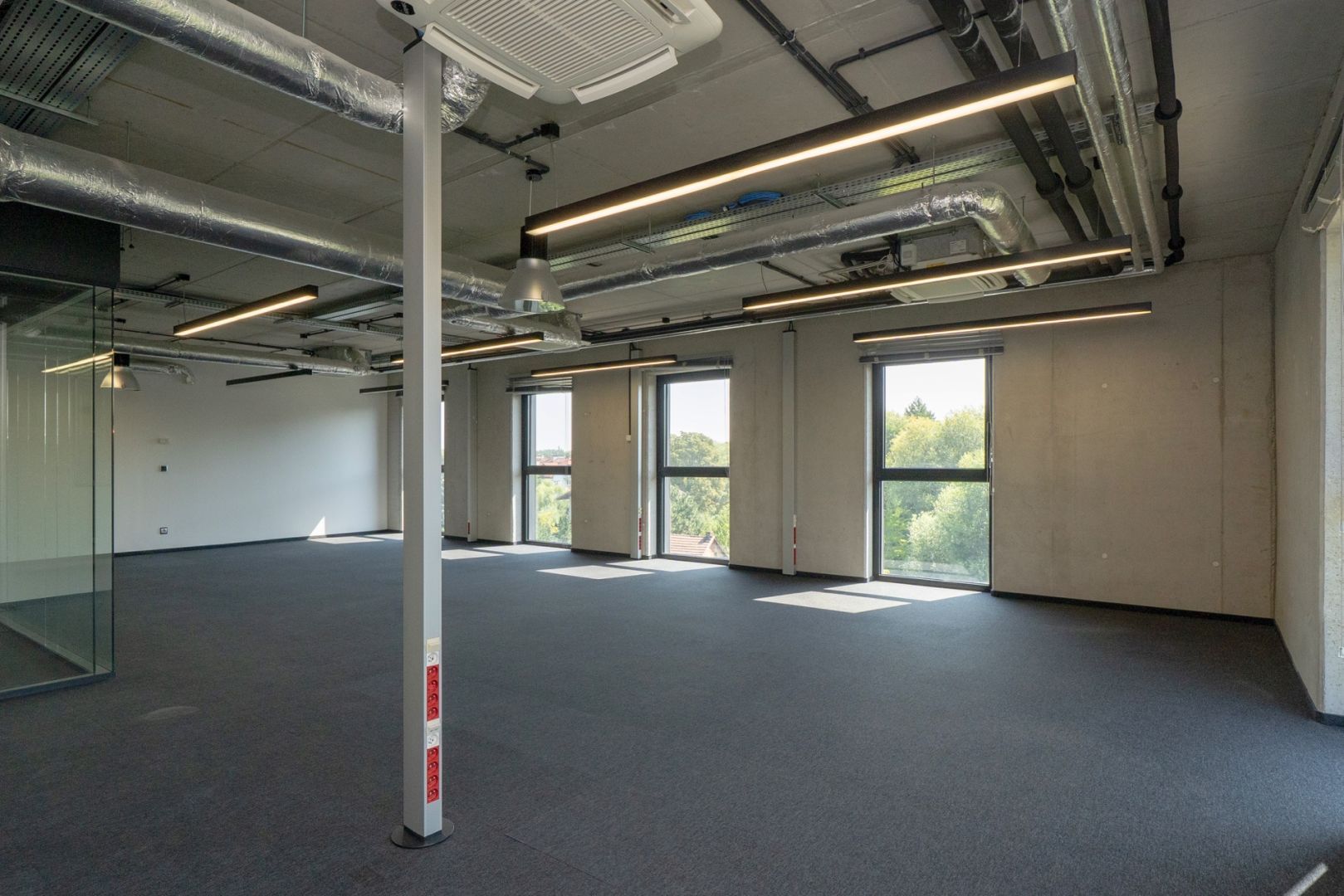 A unique space for your business - an intimate office building at Lubostroń street - Комерційне приміщення - Оренда - Kraków, Ruczaj