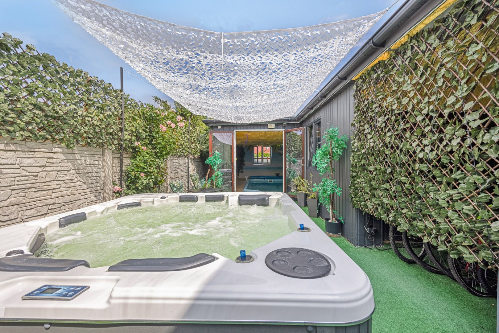 Na sprzedaż hotel z basenem, sauną, jacuzzi, grotą solną i restauracją w Rzeszowie - Lokal użytkowy - Sprzedaż - Rzeszów, Budziwój