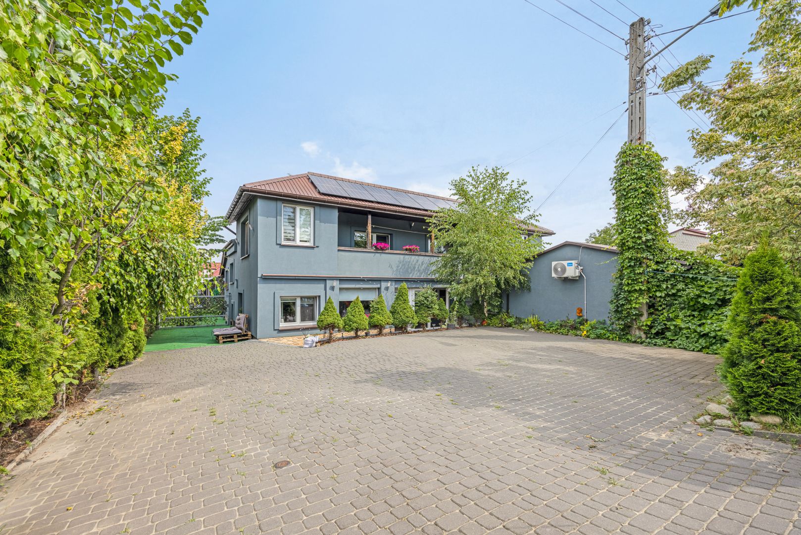 Hotel with a swimming pool, sauna, jacuzzi, salt cave and restaurant in Rzeszów - Комерційне приміщення - Продаж - Rzeszów, Budziwój