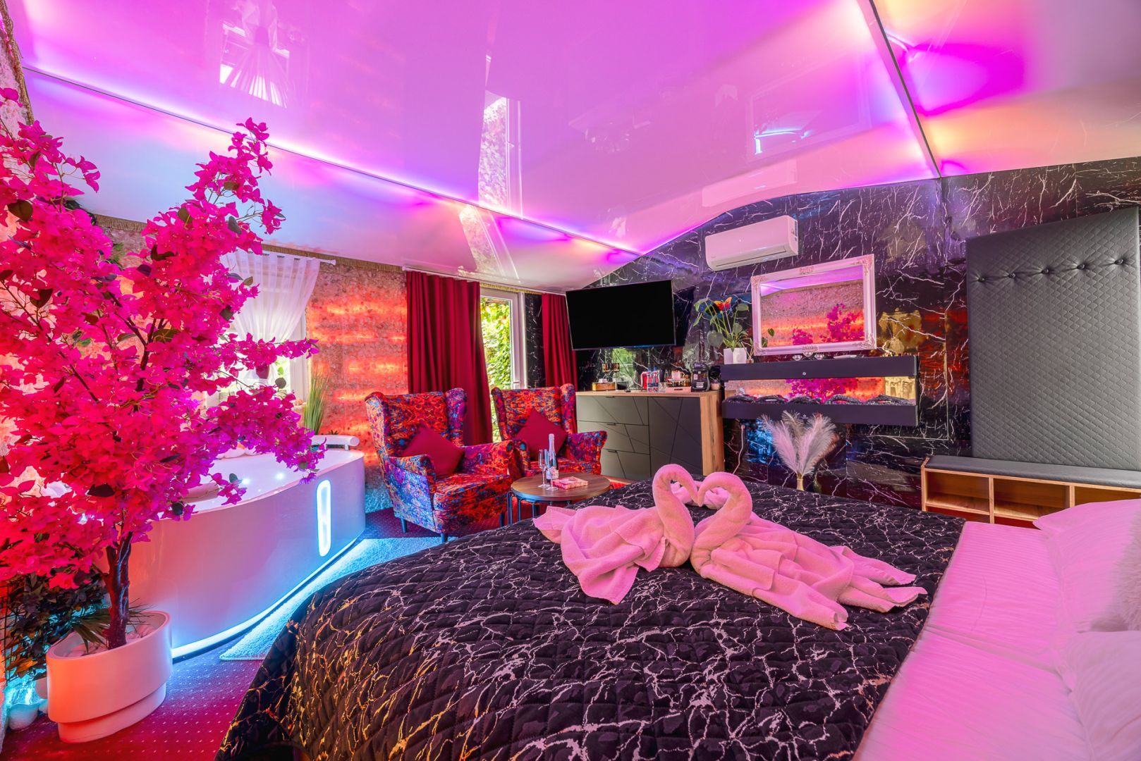 Na sprzedaż hotel z basenem, sauną, jacuzzi, grotą solną i restauracją w Rzeszowie - Lokal użytkowy - Sprzedaż - Rzeszów, Budziwój