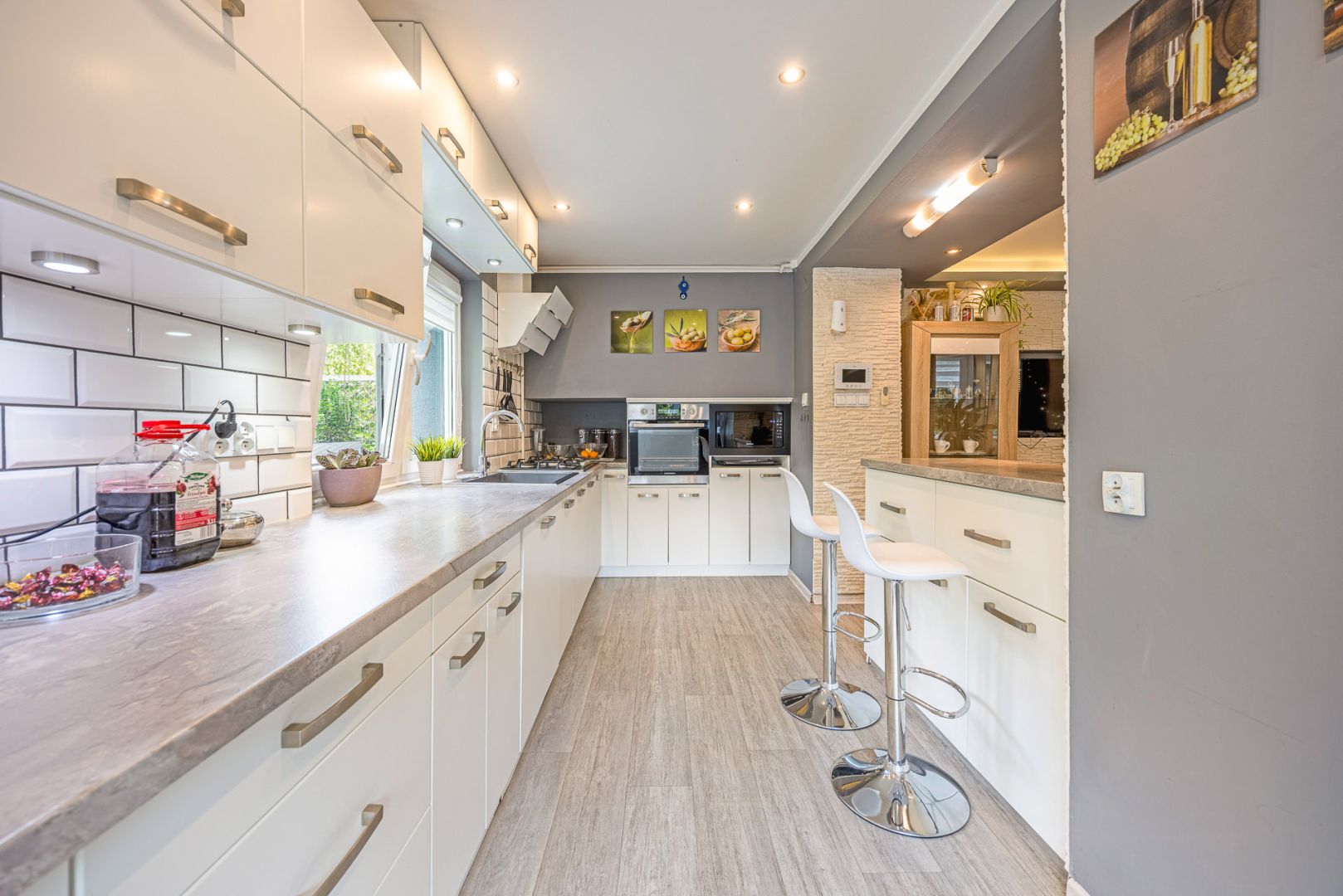 Na sprzedaż hotel z basenem, sauną, jacuzzi, grotą solną i restauracją w Rzeszowie - Lokal użytkowy - Sprzedaż - Rzeszów, Budziwój