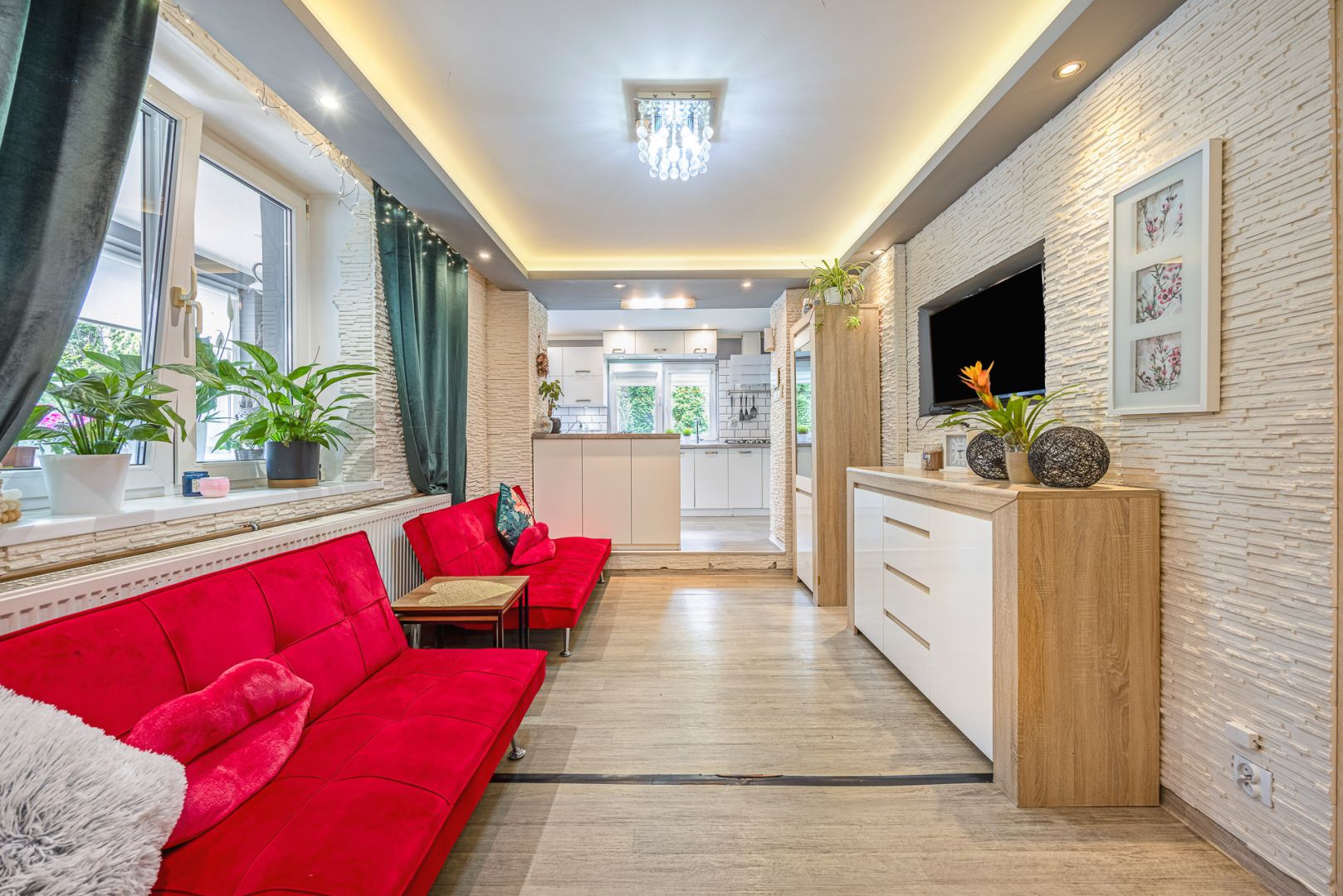 Na sprzedaż hotel z basenem, sauną, jacuzzi, grotą solną i restauracją w Rzeszowie - Lokal użytkowy - Sprzedaż - Rzeszów, Budziwój