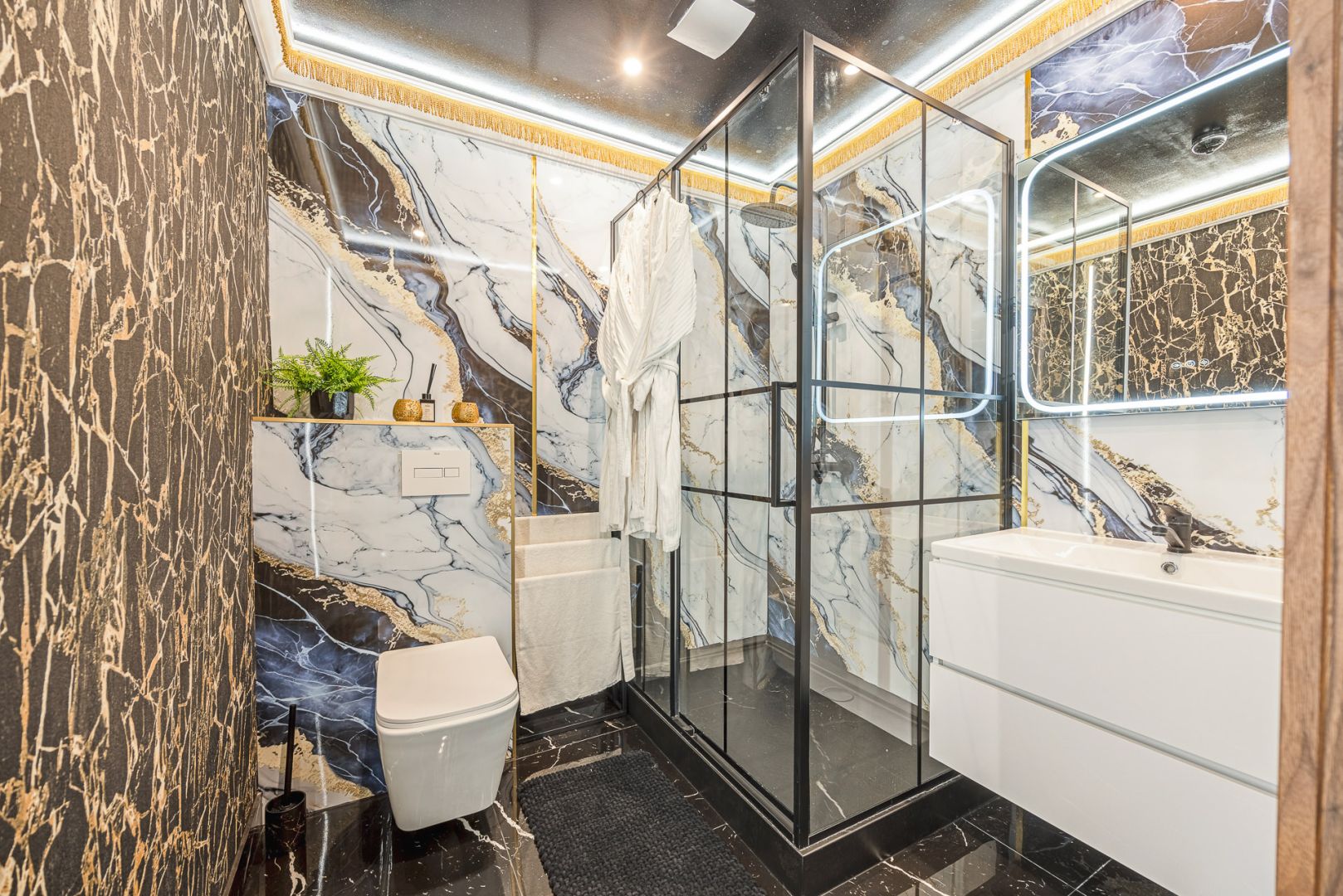 Na sprzedaż hotel z basenem, sauną, jacuzzi, grotą solną i restauracją w Rzeszowie - Lokal użytkowy - Sprzedaż - Rzeszów, Budziwój