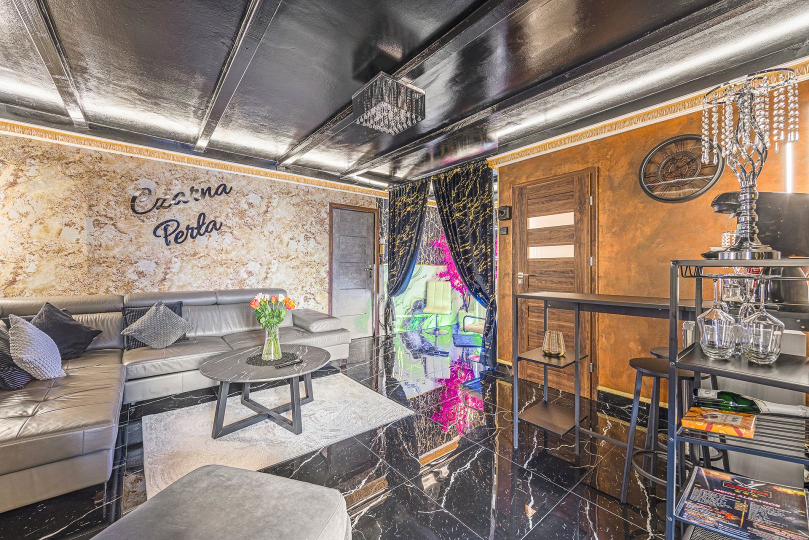 Na sprzedaż hotel z basenem, sauną, jacuzzi, grotą solną i restauracją w Rzeszowie - Lokal użytkowy - Sprzedaż - Rzeszów, Budziwój