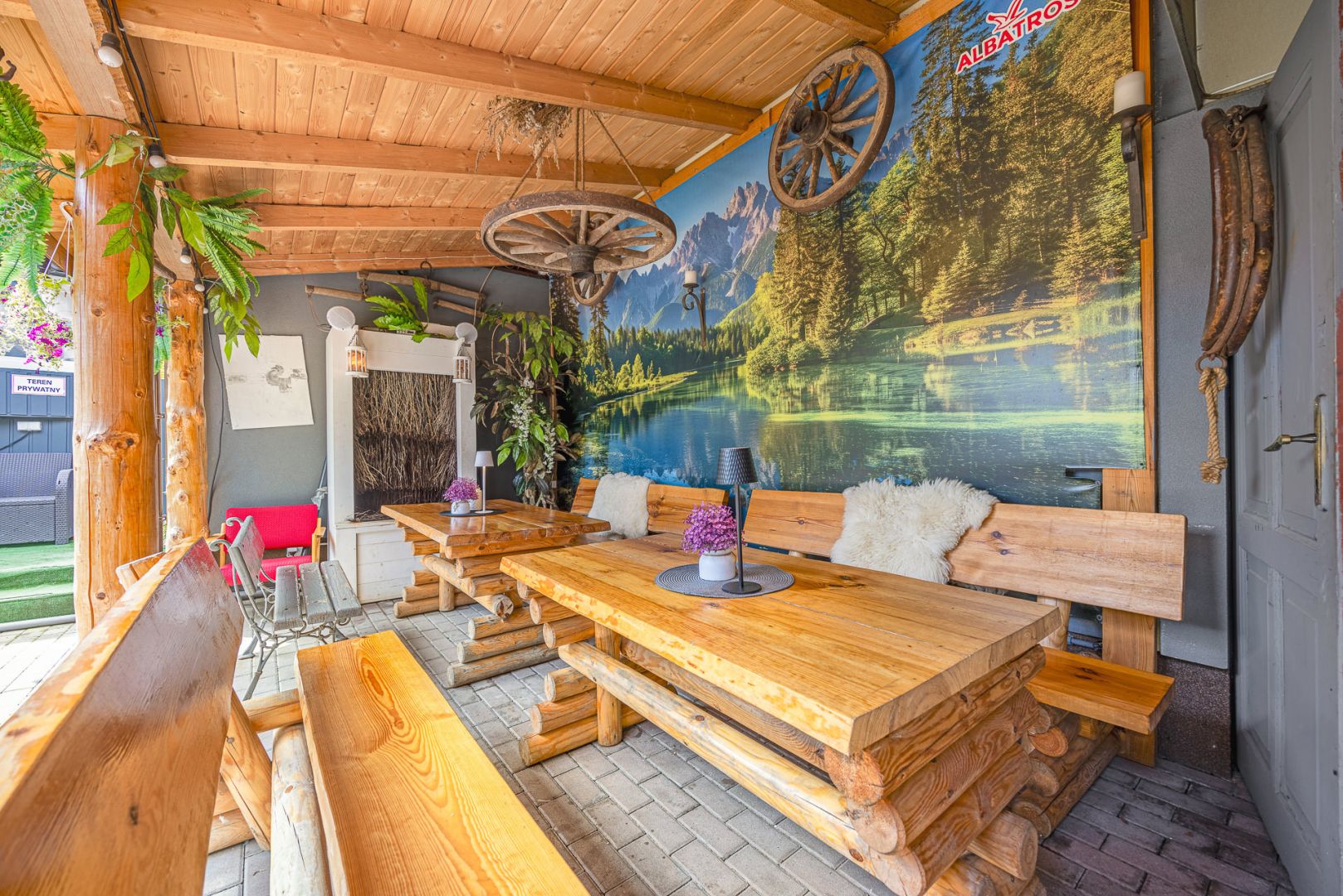 Na sprzedaż hotel z basenem, sauną, jacuzzi, grotą solną i restauracją w Rzeszowie - Lokal użytkowy - Sprzedaż - Rzeszów, Budziwój