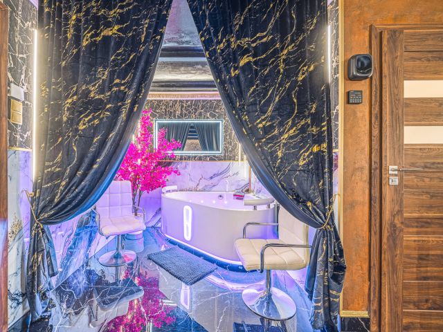 Na sprzedaż hotel z basenem, sauną, jacuzzi, grotą solną i restauracją w Rzeszowie - Lokal użytkowy - Sprzedaż - Rzeszów, Budziwój