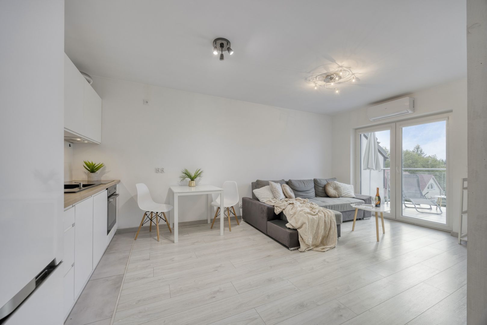 3 pokoje| miejsce postojowe| klimatyzacja|Bałtycka - Mieszkanie - Wynajem - Rzeszów, Wilkowyja