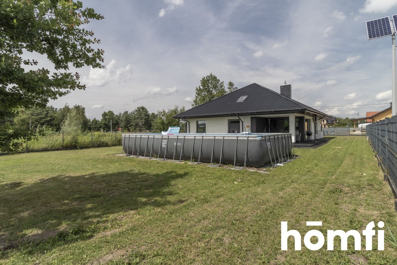 Rodzinny dom z basenem w leśnej okolicy - Dom - Sprzedaż - Białobrzeski, Stromiec