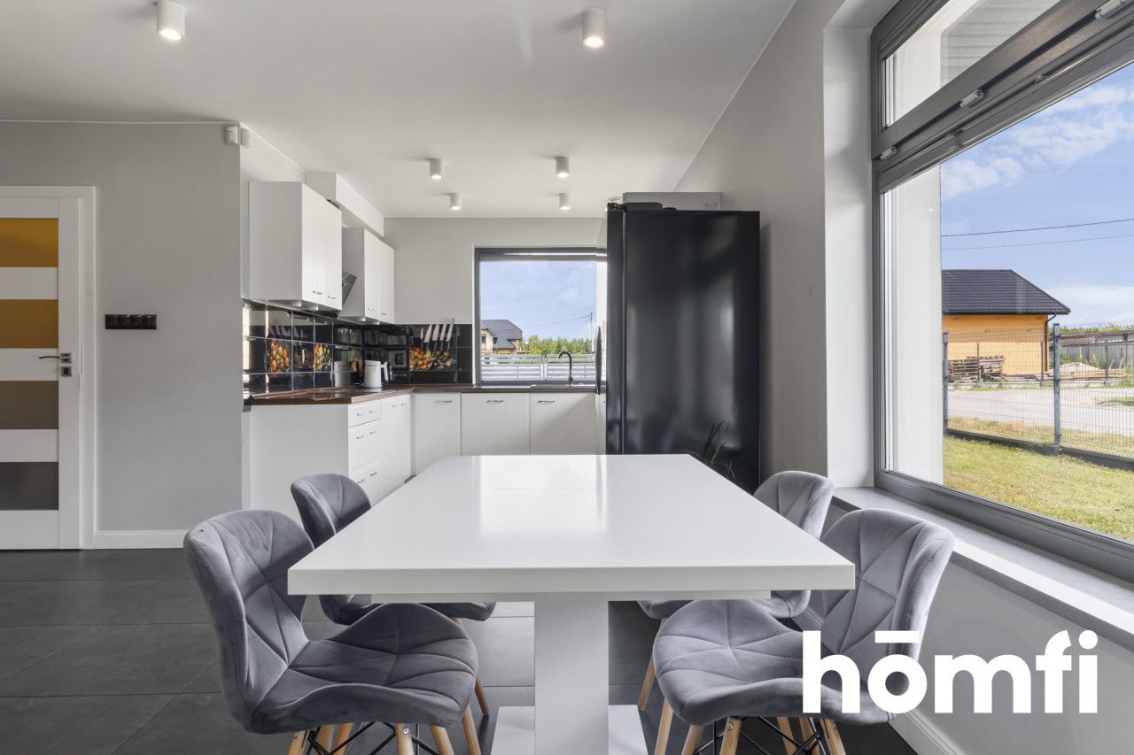 Rodzinny dom z basenem w leśnej okolicy - Dom - Sprzedaż - Białobrzeski, Stromiec