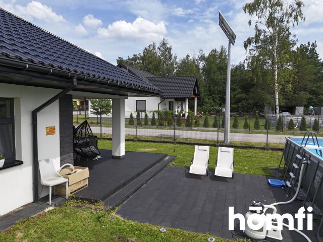 Rodzinny dom z basenem w leśnej okolicy - Dom - Sprzedaż - Białobrzeski, Stromiec