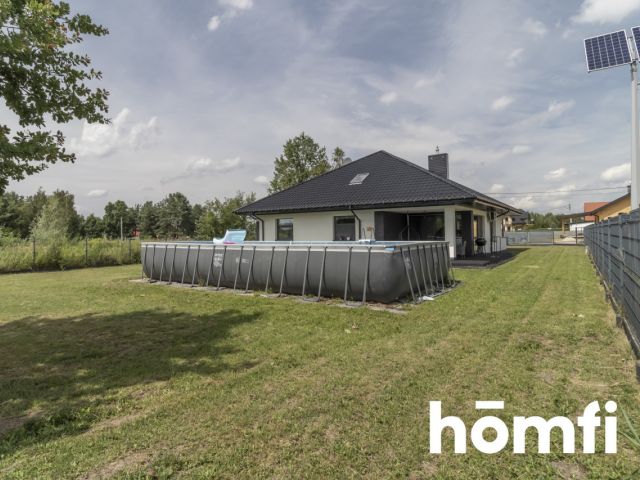 Rodzinny dom z basenem w leśnej okolicy - Dom - Sprzedaż - Białobrzeski, Stromiec