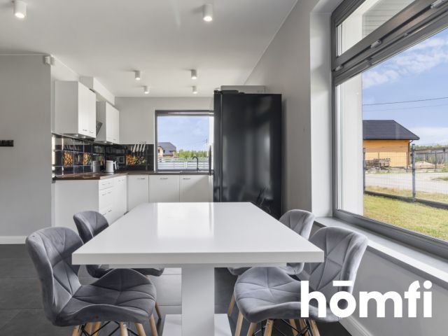 Rodzinny dom z basenem w leśnej okolicy - Dom - Sprzedaż - Białobrzeski, Stromiec