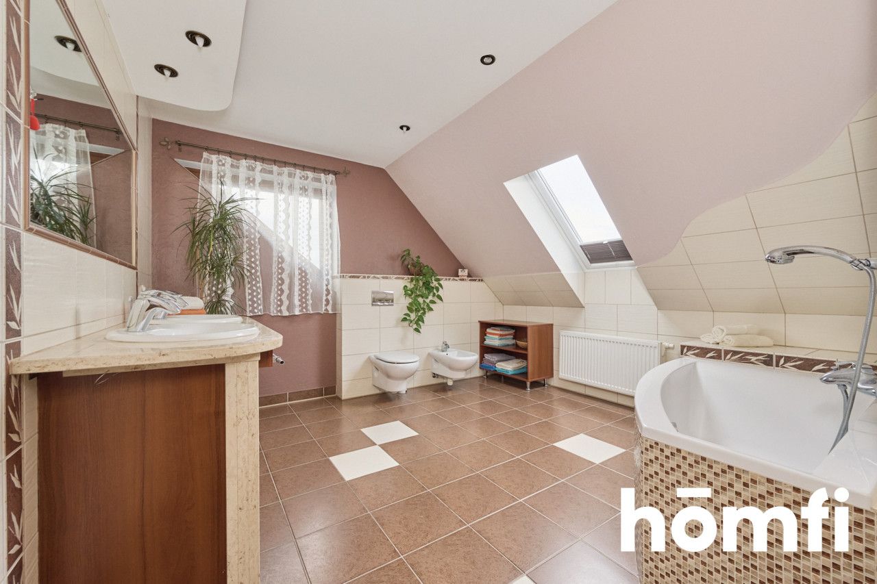 Smolec – well-maintained 170 m² detached house with solar panels, beautiful garden, 32.5 m² garage, ready to move-in with no additional costs - Дім - Продаж - Wrocławski, Kąty Wrocławskie / Smolec