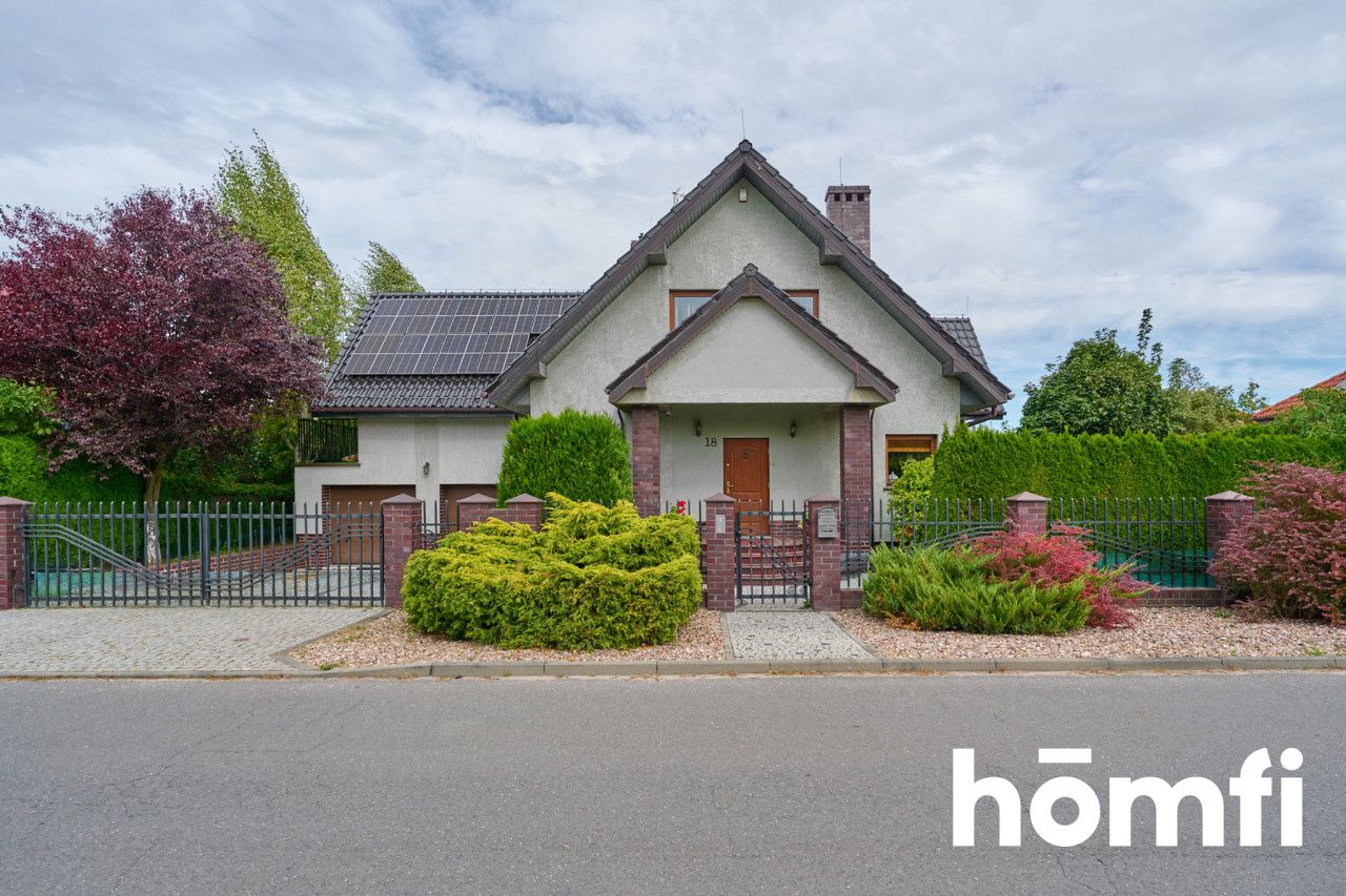 Smolec – well-maintained 170 m² detached house with solar panels, beautiful garden, 32.5 m² garage, ready to move-in with no additional costs - Дім - Продаж - Wrocławski, Kąty Wrocławskie / Smolec