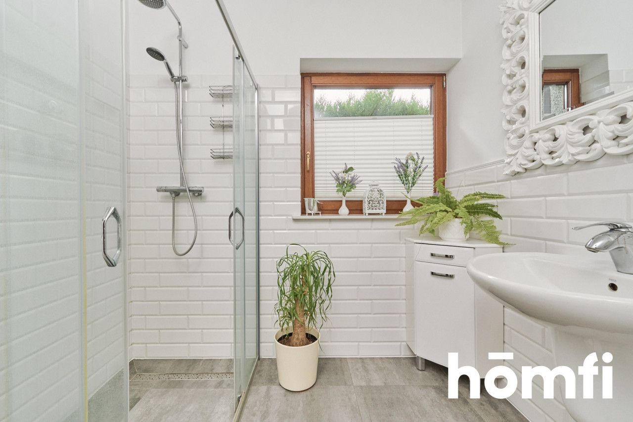 Smolec – well-maintained 170 m² detached house with solar panels, beautiful garden, 32.5 m² garage, ready to move-in with no additional costs - Дім - Продаж - Wrocławski, Kąty Wrocławskie / Smolec