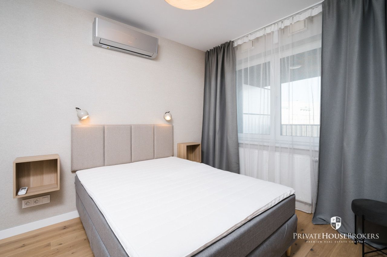 Finished to a high standard one-bedroom apartment with view over Vistula river and Forum Hotel |Barska street - Apartment - Rent - Kraków, Podgórze / Dębniki