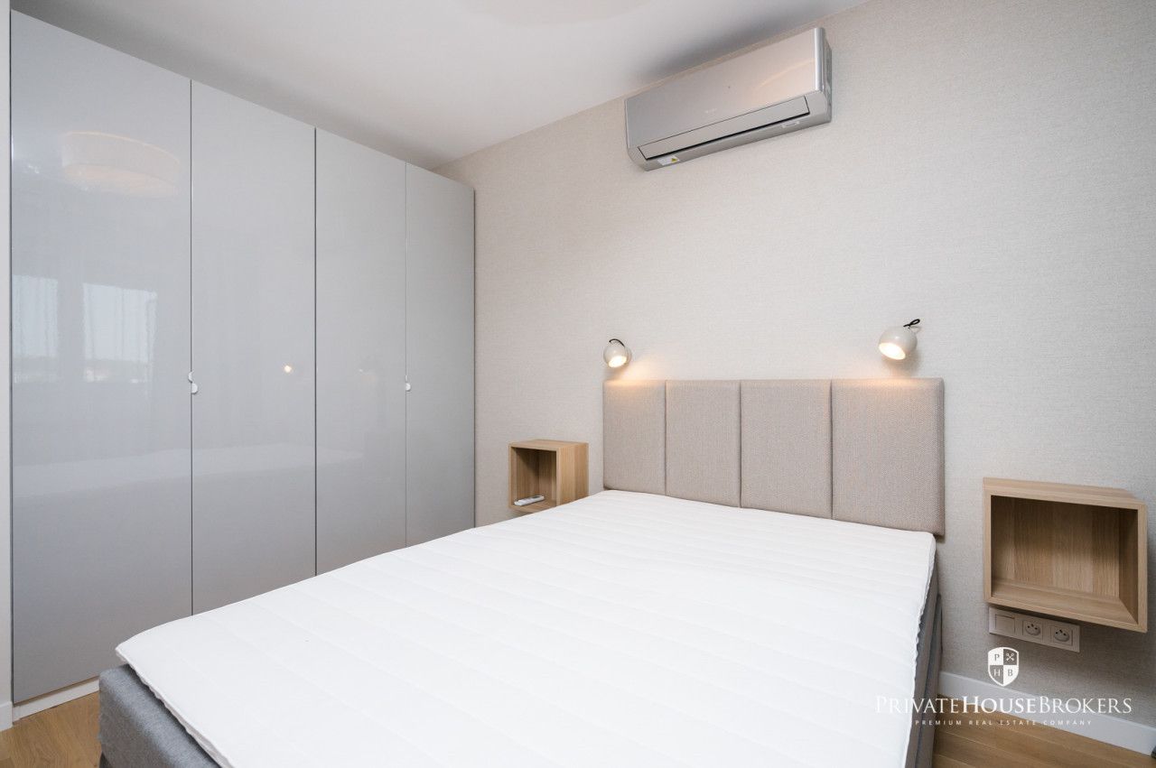 Finished to a high standard one-bedroom apartment with view over Vistula river and Forum Hotel |Barska street - Apartment - Rent - Kraków, Podgórze / Dębniki