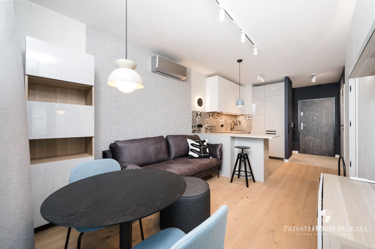 Finished to a high standard one-bedroom apartment with view over Vistula river and Forum Hotel |Barska street - Apartment - Rent - Kraków, Podgórze / Dębniki
