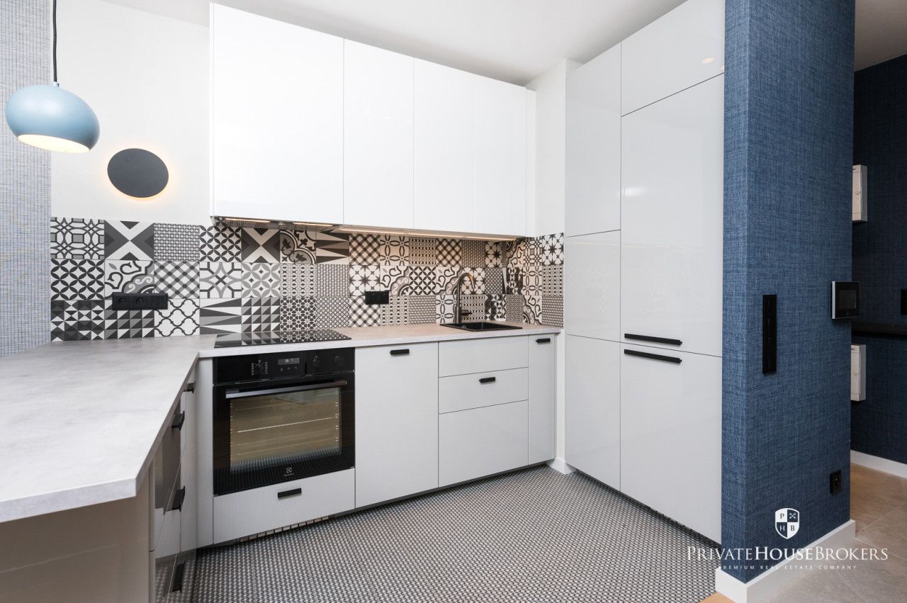 Finished to a high standard one-bedroom apartment with view over Vistula river and Forum Hotel |Barska street - Apartment - Rent - Kraków, Podgórze / Dębniki