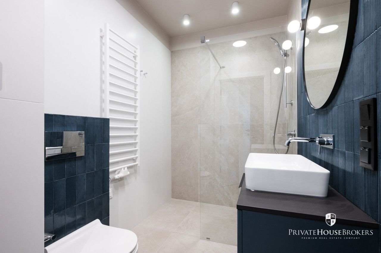 Finished to a high standard one-bedroom apartment with view over Vistula river and Forum Hotel |Barska street - Apartment - Rent - Kraków, Podgórze / Dębniki