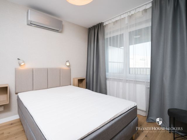 Finished to a high standard one-bedroom apartment with view over Vistula river and Forum Hotel |Barska street - Apartment - Rent - Kraków, Podgórze / Dębniki
