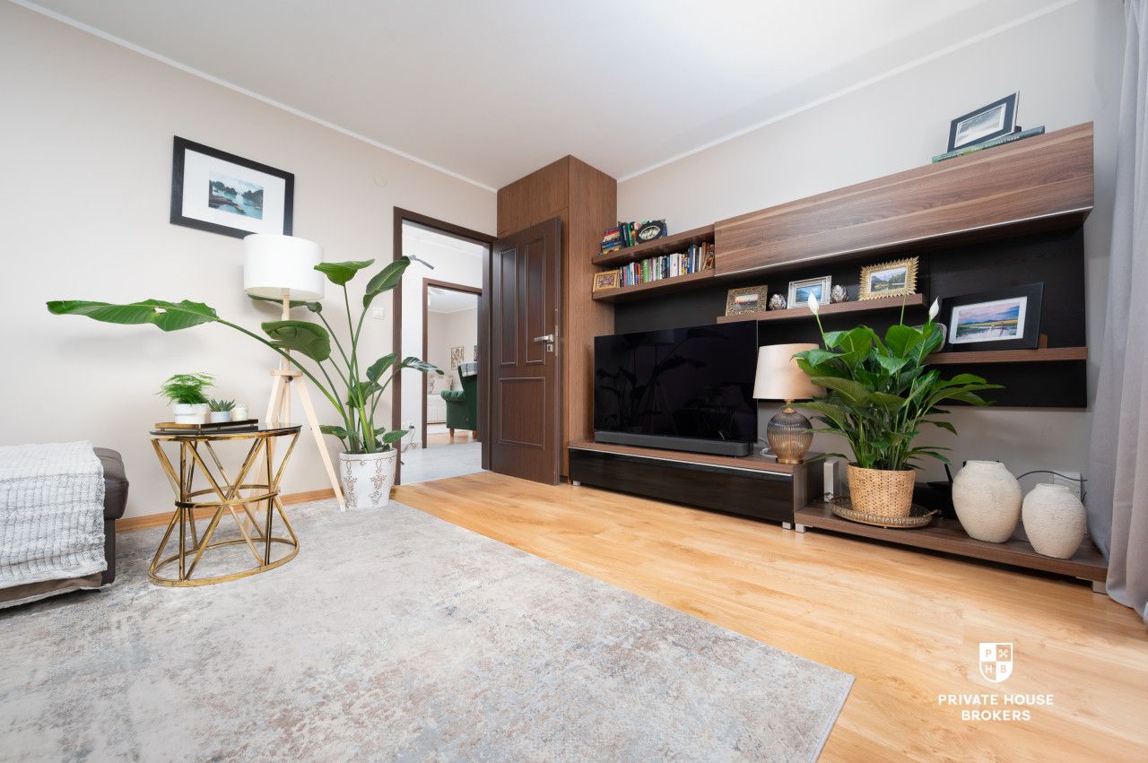 Attractive 3-Bedroom Apartment with Balcony | Separate Kitchen | Excellent Transport Links, Prądnik Czerwony district - Apartment - Sale - Kraków, Śródmieście / Prądnik Czerwony