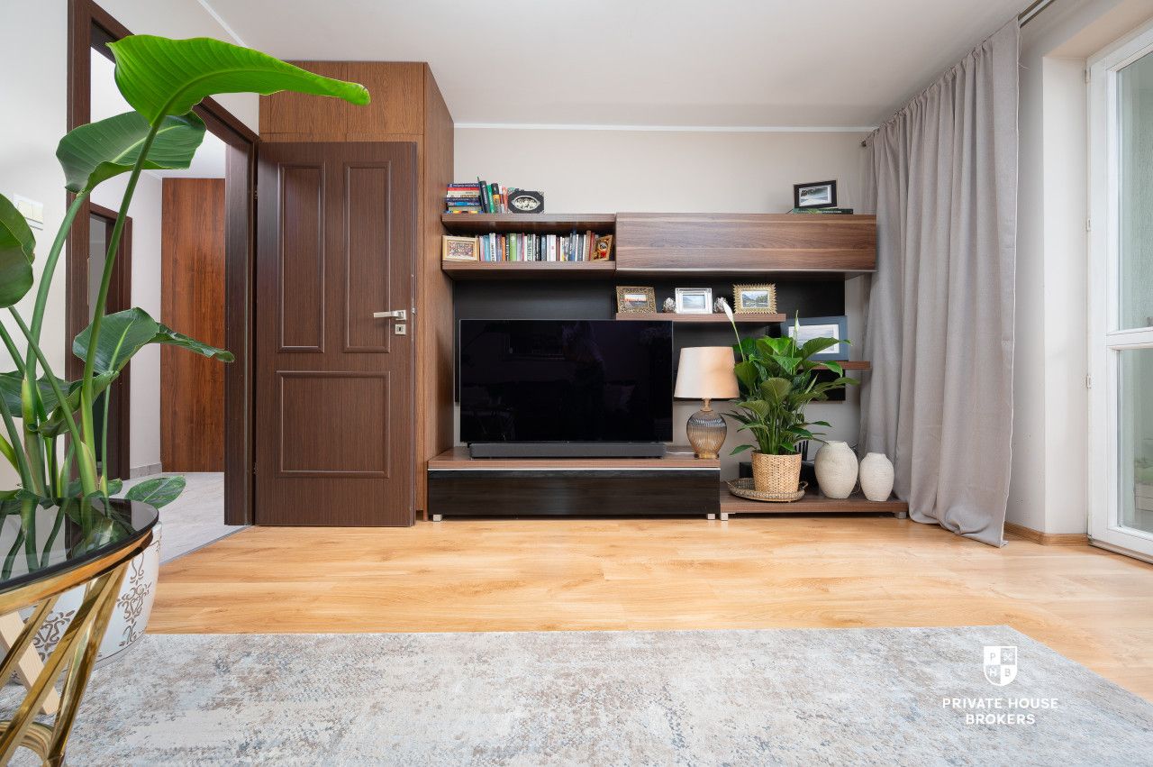Attractive 3-Bedroom Apartment with Balcony | Separate Kitchen | Excellent Transport Links, Prądnik Czerwony district - Apartment - Sale - Kraków, Śródmieście / Prądnik Czerwony