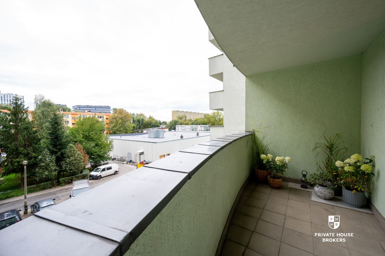 Attractive 3-Bedroom Apartment with Balcony | Separate Kitchen | Excellent Transport Links, Prądnik Czerwony district - Apartment - Sale - Kraków, Śródmieście / Prądnik Czerwony