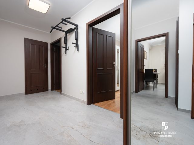 Attractive 3-Bedroom Apartment with Balcony | Separate Kitchen | Excellent Transport Links, Prądnik Czerwony district - Apartment - Sale - Kraków, Śródmieście / Prądnik Czerwony