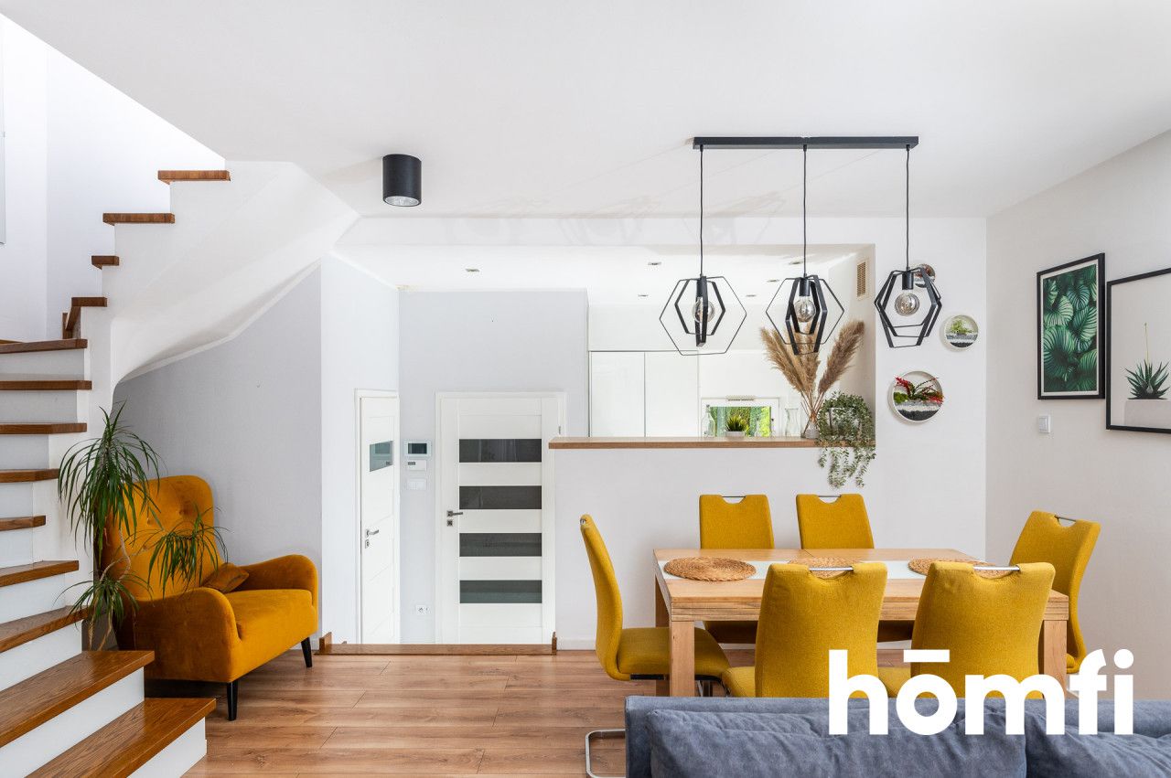 Szeregowy dom narożny z trzema sypialniami i pięknym ogródkiem znajdujący się na zamkniętym osiedlu w Bibicach - Dom - Sprzedaż - Krakowski, Zielonki / Bibice