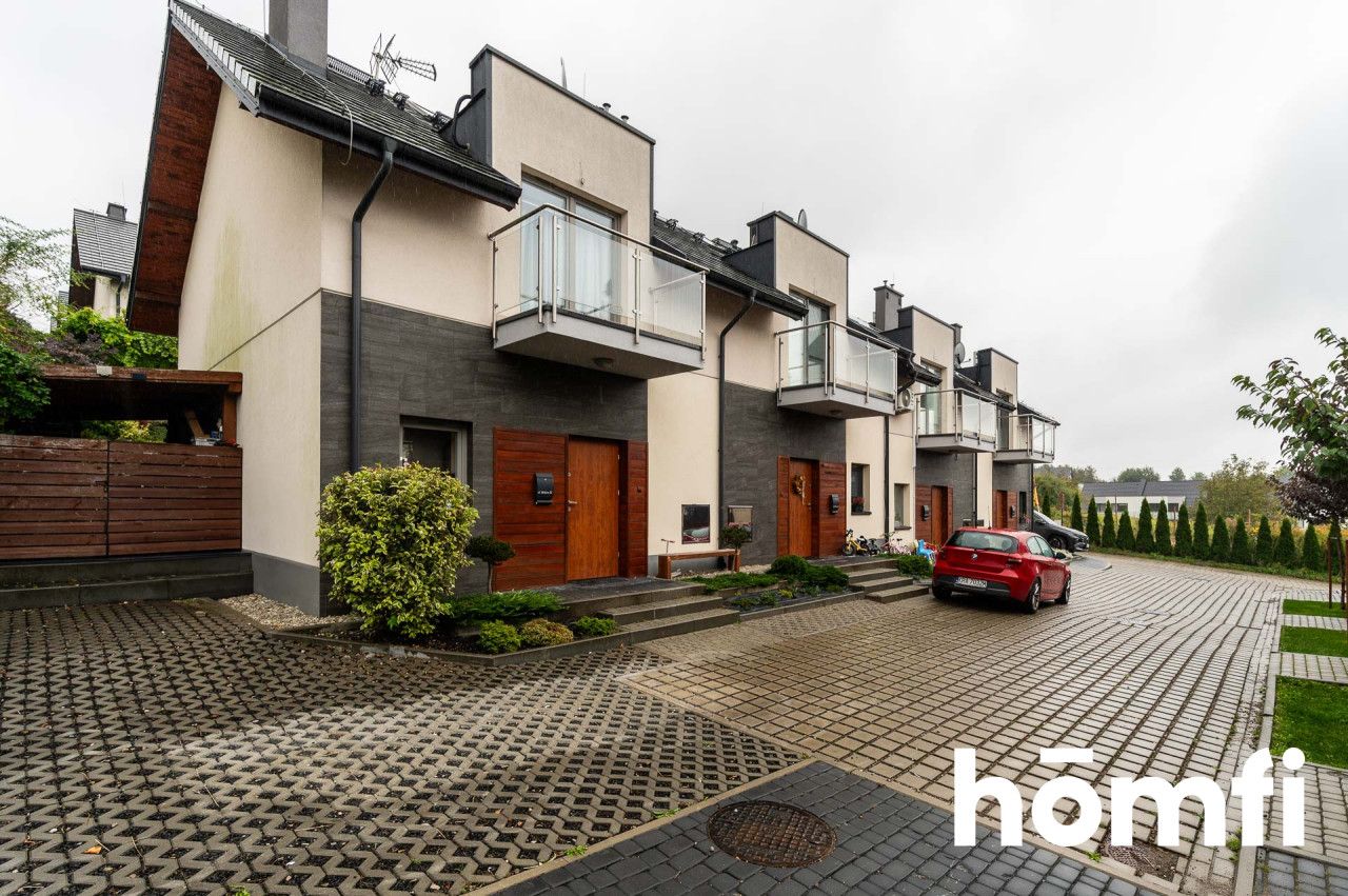 A three-bedroom corner terraced house with a beautiful garden located in a gated community in Bibicee - Дім - Продаж - Krakowski, Zielonki / Bibice