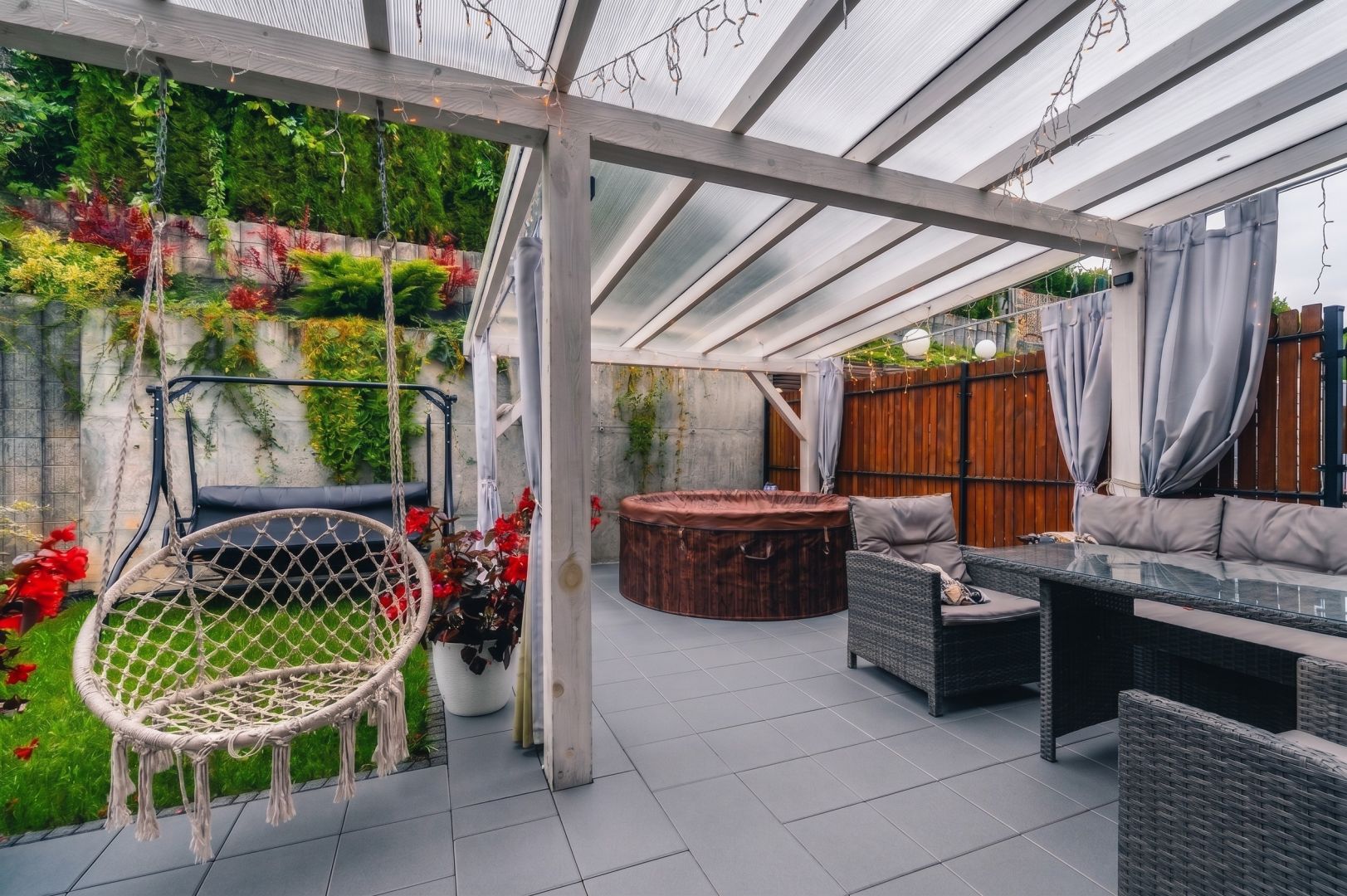 A three-bedroom corner terraced house with a beautiful garden located in a gated community in Bibicee - Дім - Продаж - Krakowski, Zielonki / Bibice