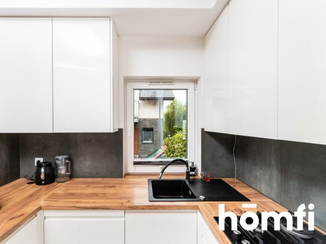 Szeregowy dom narożny z trzema sypialniami i pięknym ogródkiem znajdujący się na zamkniętym osiedlu w Bibicach - Dom - Sprzedaż - Krakowski, Zielonki / Bibice