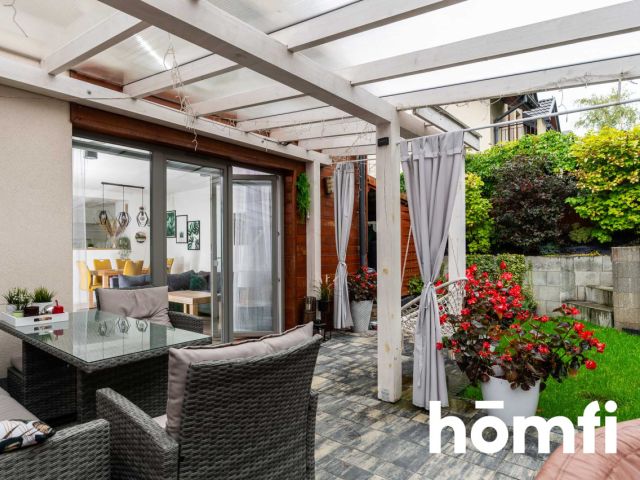 Szeregowy dom narożny z trzema sypialniami i pięknym ogródkiem znajdujący się na zamkniętym osiedlu w Bibicach - Dom - Sprzedaż - Krakowski, Zielonki / Bibice