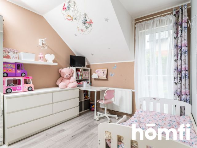 Szeregowy dom narożny z trzema sypialniami i pięknym ogródkiem znajdujący się na zamkniętym osiedlu w Bibicach - Dom - Sprzedaż - Krakowski, Zielonki / Bibice