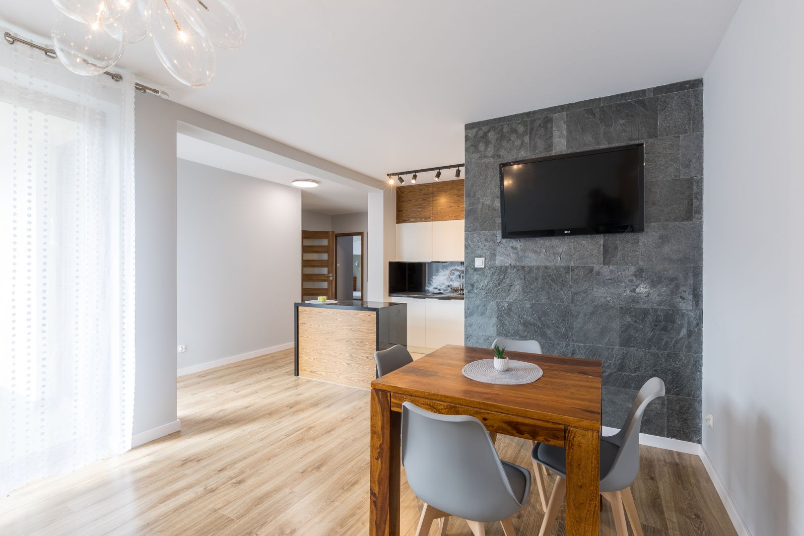 4 pokojowe, balkon, garaż - Mieszkanie - Wynajem - Kraków, Podgórze / Bieżanów-Prokocim