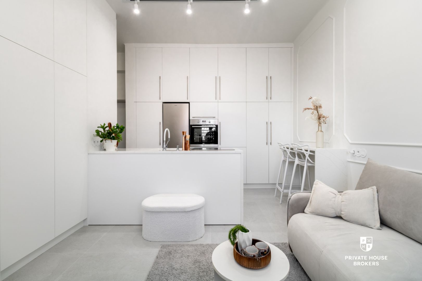 High ceilings | Move-in or rent-ready | Os. Teatralne, 2 balconies - Квартира - Продаж - Kraków, Nowa Huta