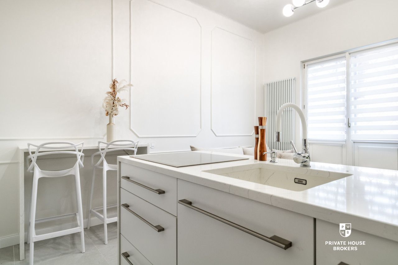 High ceilings | Move-in or rent-ready | Os. Teatralne, 2 balconies - Квартира - Продаж - Kraków, Nowa Huta