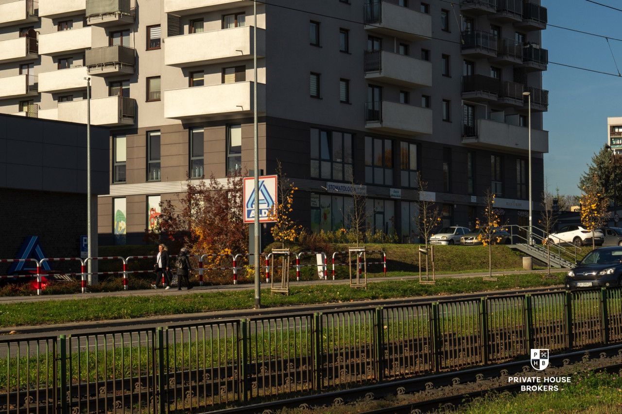 Lokal na sprzedaż z najemcą 223 mkw - Lokal użytkowy - Sprzedaż - Kraków, Nowa Huta