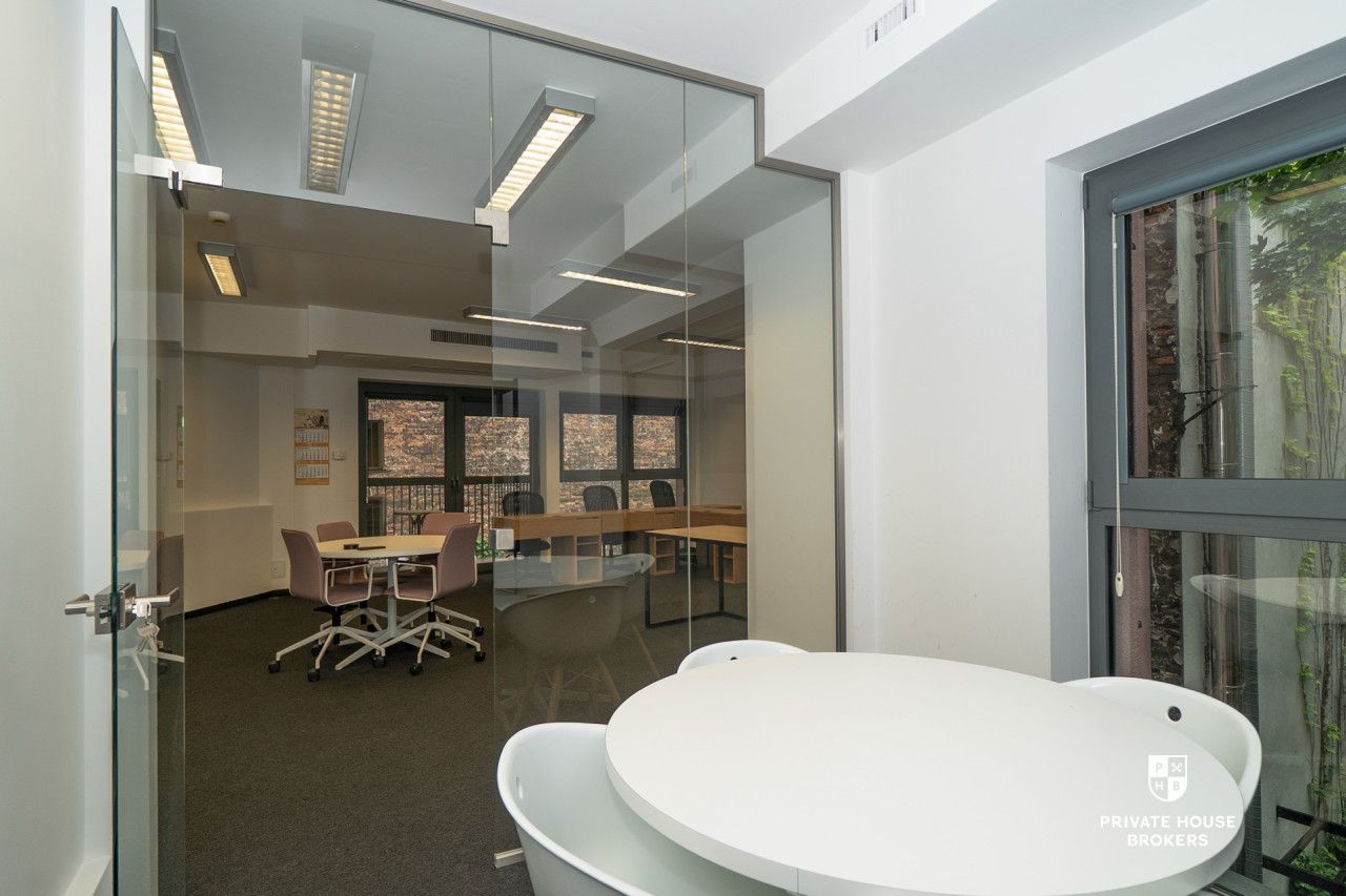 Office space for rent Plac na Grobach 58 sqm - Комерційне приміщення - Оренда - Kraków, Śródmieście / Stare Miasto