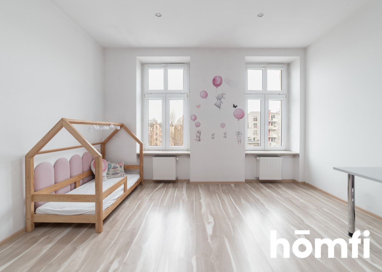 Pełen światła apartament w odrestaurowanej kamienicy - dwa balkony, piwnice, parking - Mieszkanie - Sprzedaż - Łódź, Polesie