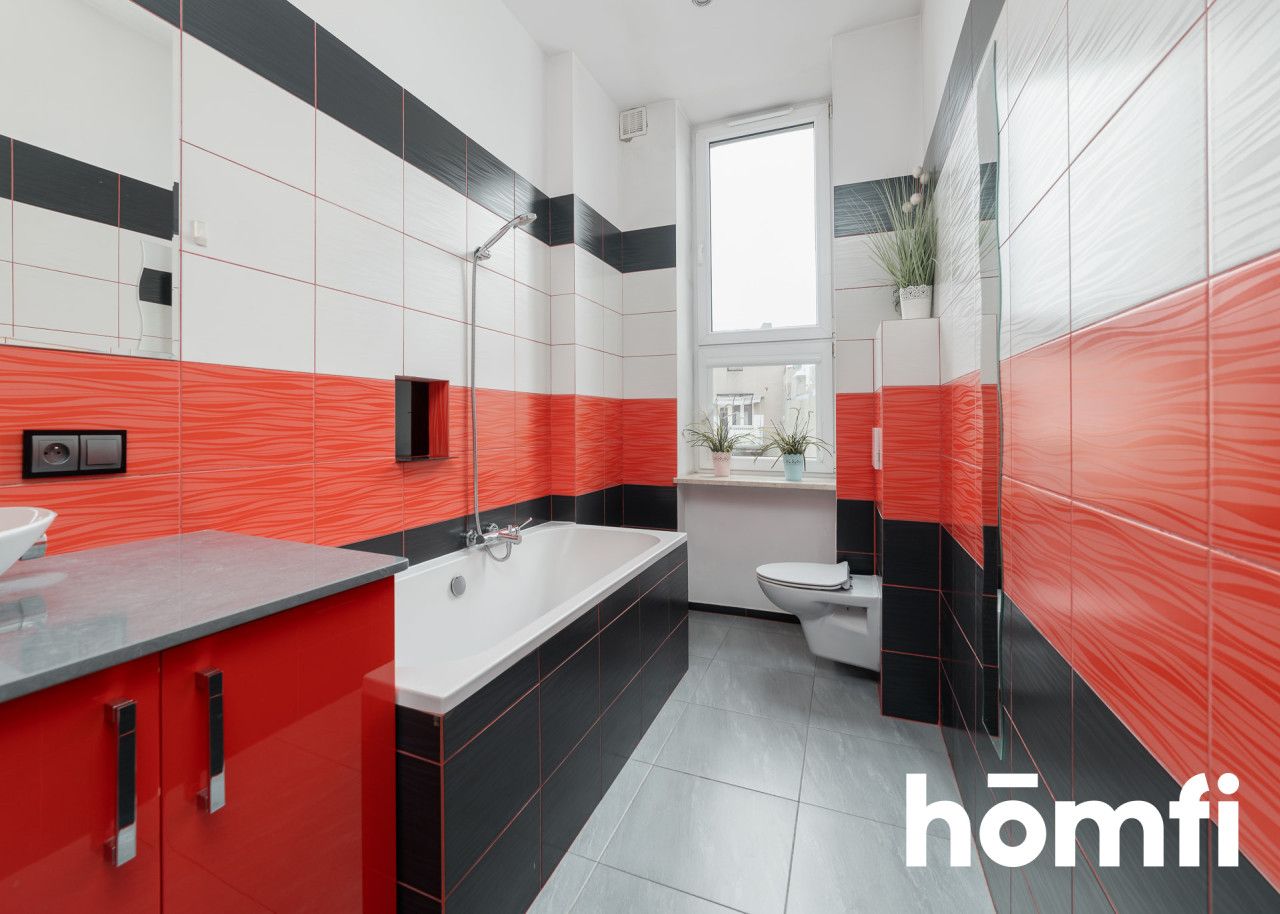 Pełen światła apartament w odrestaurowanej kamienicy - dwa balkony, piwnice, parking - Mieszkanie - Sprzedaż - Łódź, Polesie