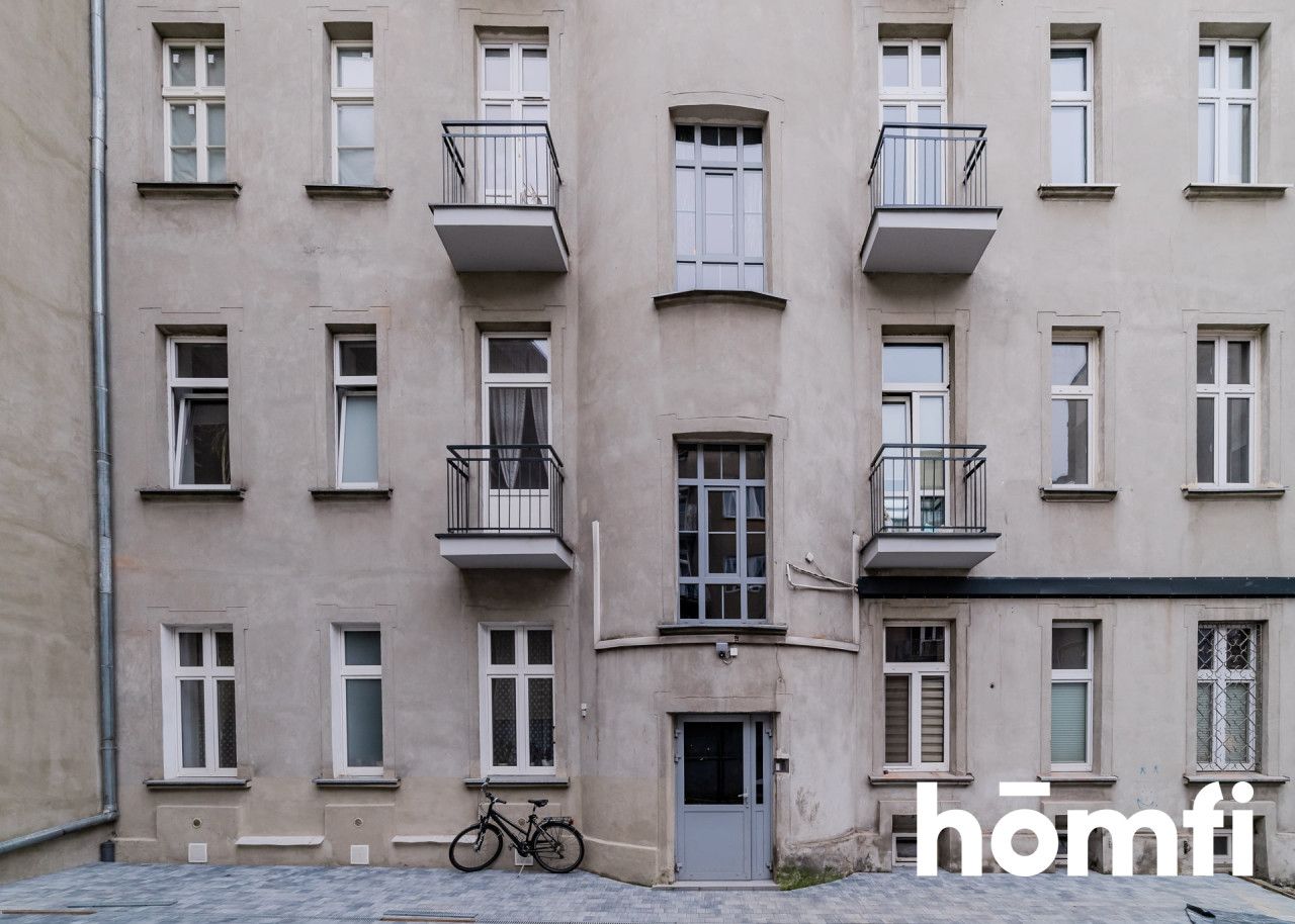 Pełen światła apartament w odrestaurowanej kamienicy - dwa balkony, piwnice, parking - Mieszkanie - Sprzedaż - Łódź, Polesie