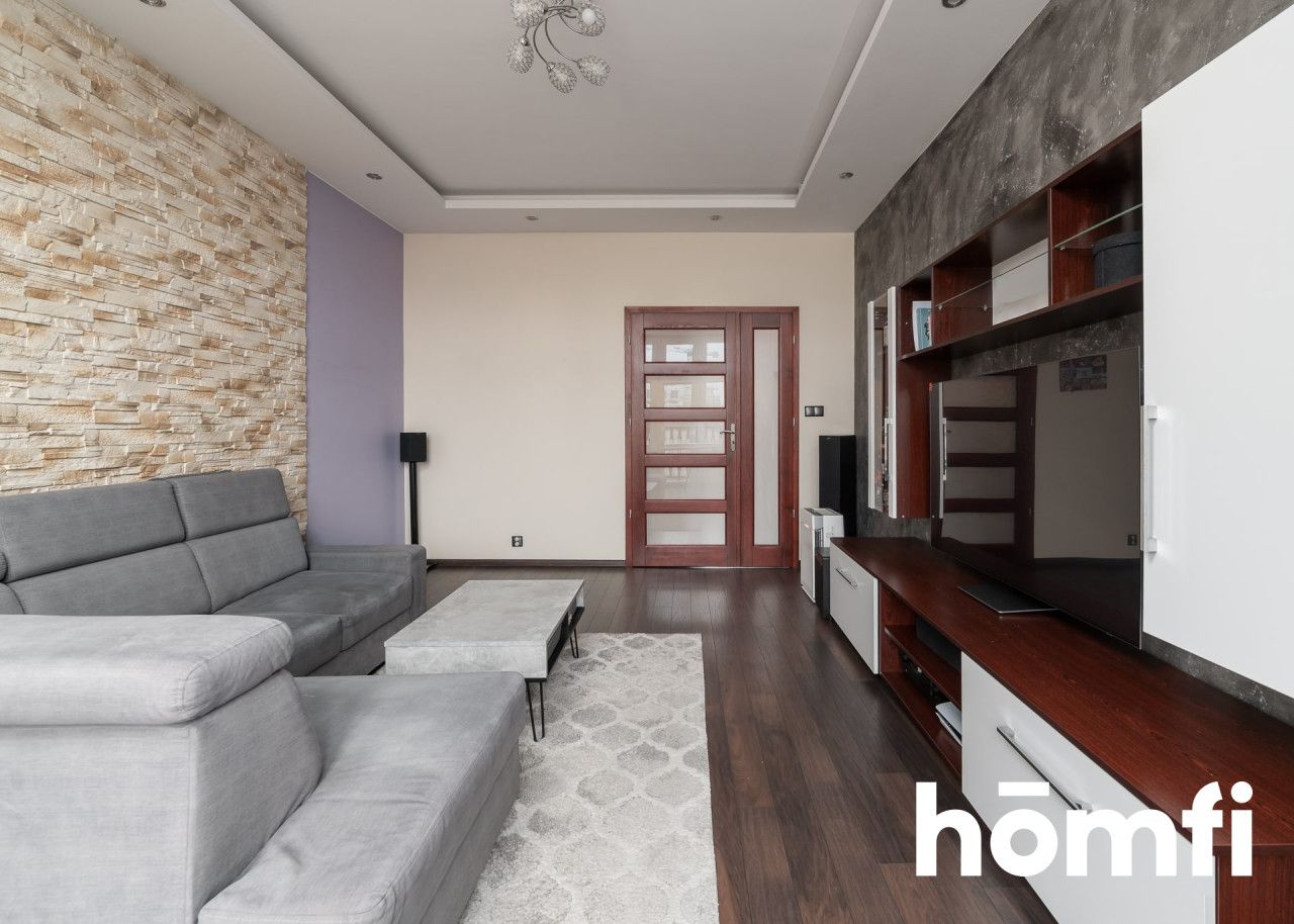 Pełen światła apartament w odrestaurowanej kamienicy - dwa balkony, piwnice, parking - Mieszkanie - Sprzedaż - Łódź, Polesie