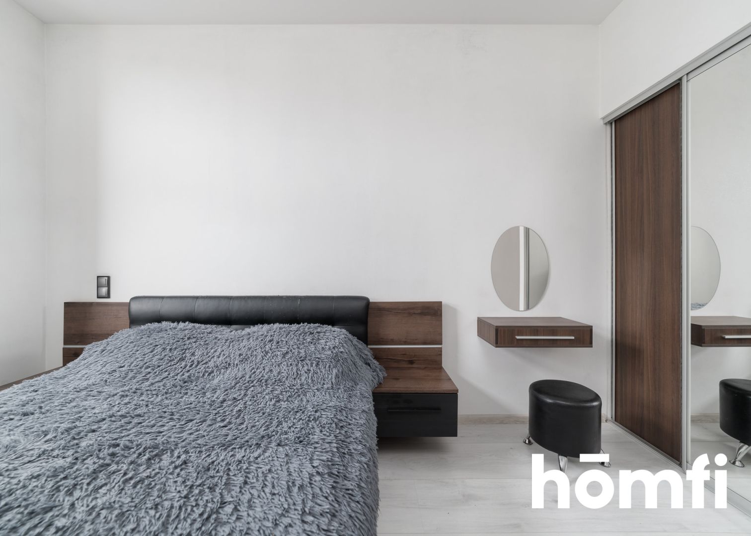 Pełen światła apartament w odrestaurowanej kamienicy - dwa balkony, piwnice, parking - Mieszkanie - Sprzedaż - Łódź, Polesie