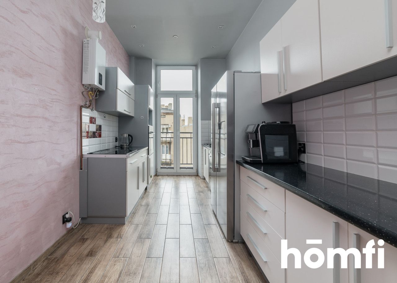 Pełen światła apartament w odrestaurowanej kamienicy - dwa balkony, piwnice, parking - Mieszkanie - Sprzedaż - Łódź, Polesie