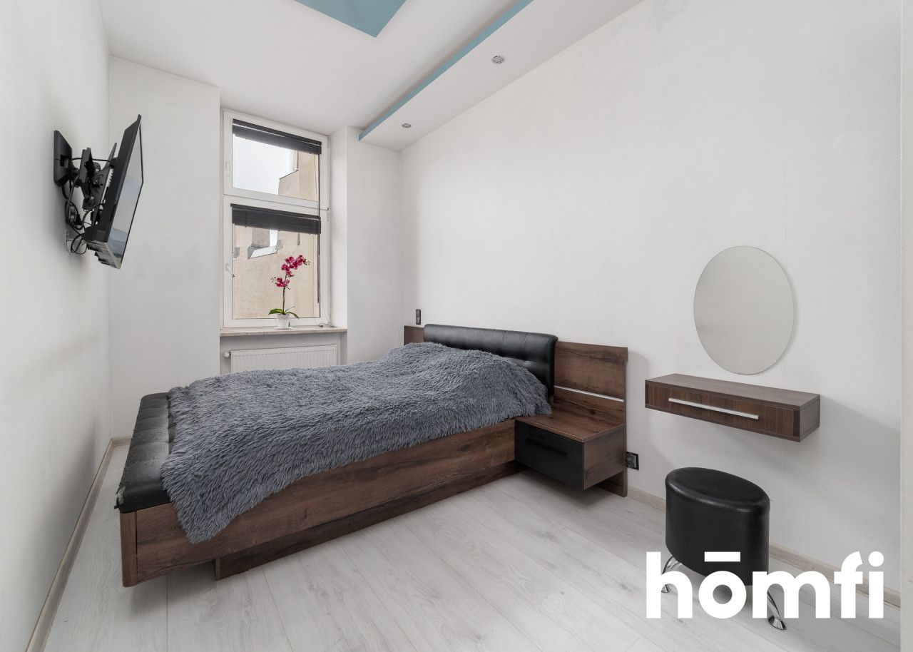 Pełen światła apartament w odrestaurowanej kamienicy - dwa balkony, piwnice, parking - Mieszkanie - Sprzedaż - Łódź, Polesie