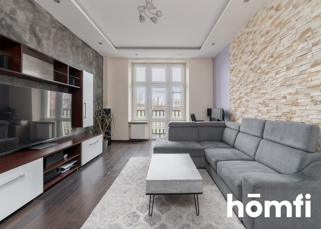 Pełen światła apartament w odrestaurowanej kamienicy - dwa balkony, piwnice, parking - Mieszkanie - Sprzedaż - Łódź, Polesie