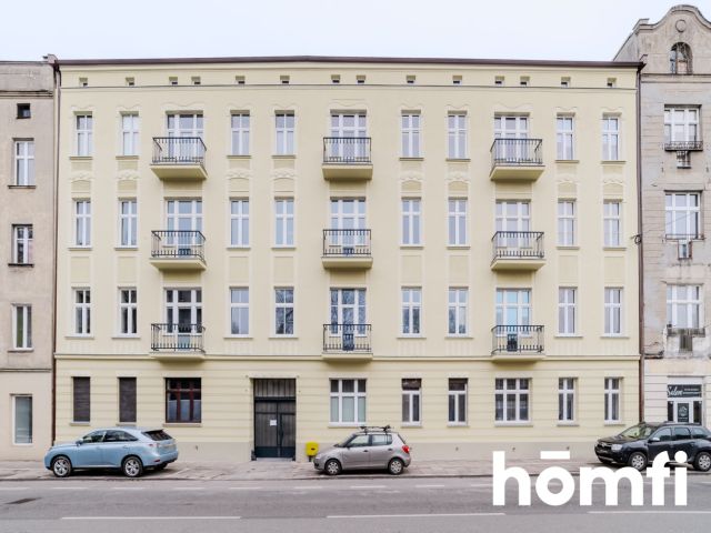 Pełen światła apartament w odrestaurowanej kamienicy - dwa balkony, piwnice, parking - Mieszkanie - Sprzedaż - Łódź, Polesie