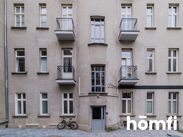 Pełen światła apartament w odrestaurowanej kamienicy - dwa balkony, piwnice, parking - Mieszkanie - Sprzedaż - Łódź, Polesie